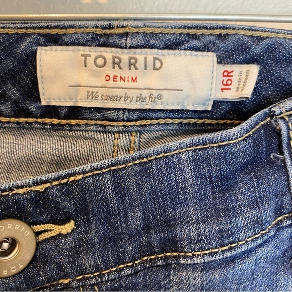 Torrid Girlfriend Two Tone Frayed Hem Jeans - Picture 4 of 15